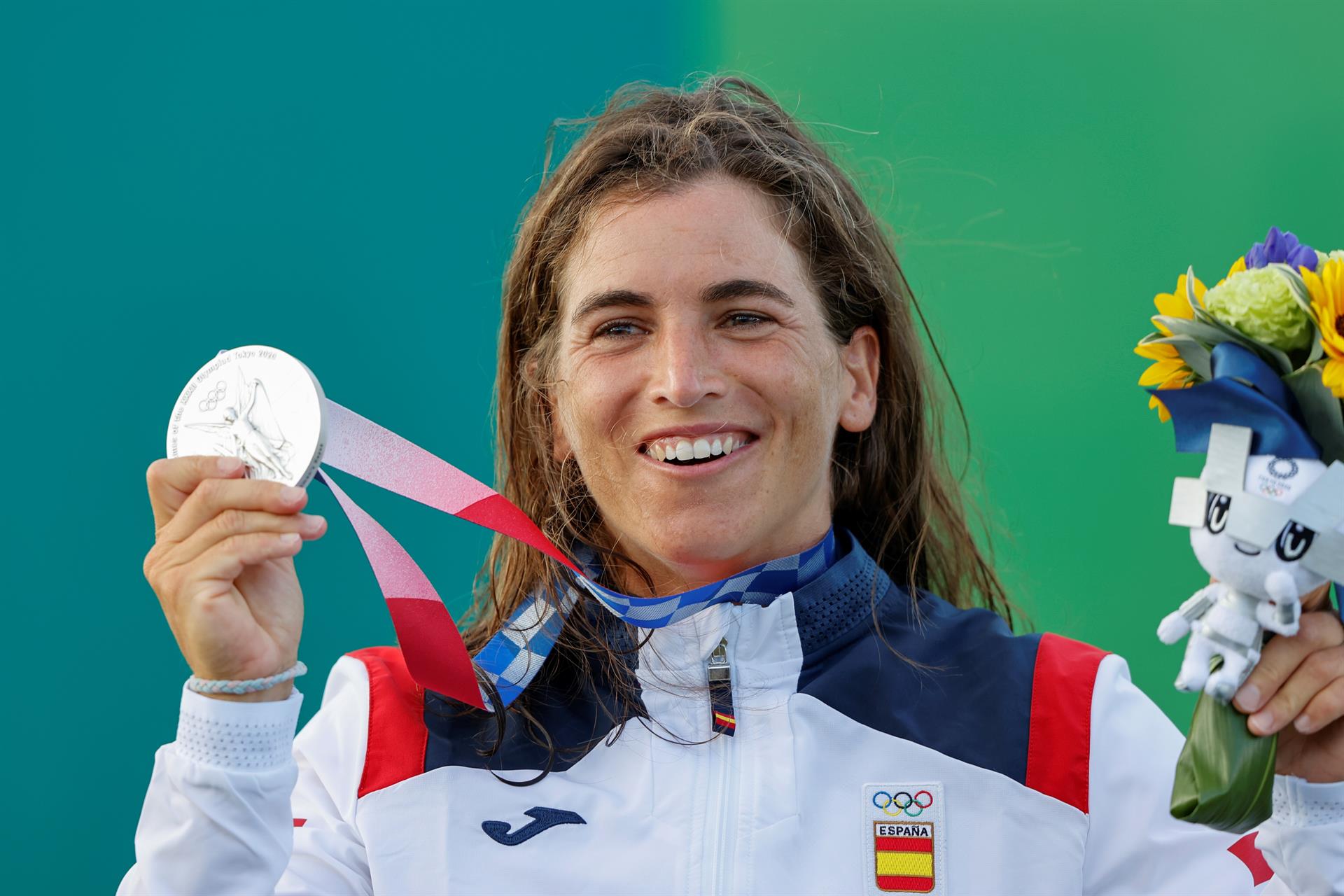 Maialen Chourraut posa con la medalla de plata.