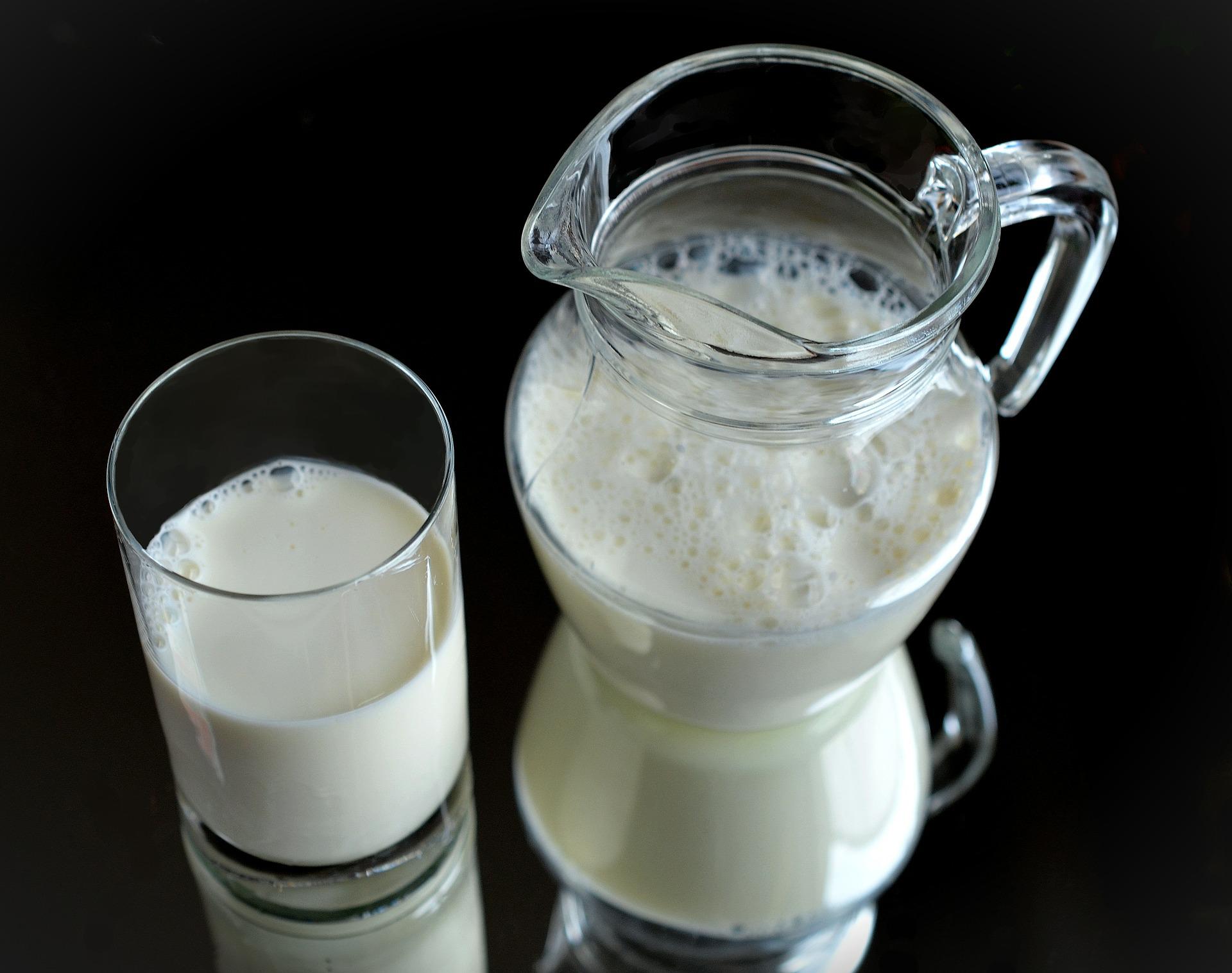 La lactasa es la proteína encargada de digerir el azúcar que contiene la lactosa.