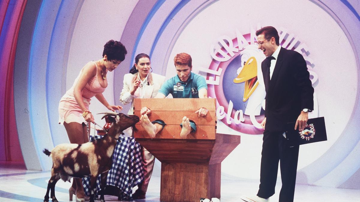 Concurso entretenido como pocos y uno de los más queridos de la televisión. Emilio Aragón, Lidia Bosch y Patricia Pérez presentaron este programa de Antena 3 en su primera etapa (1993-1995) en horario de máxima audiencia. En 1998, y sin Emilio Aragón al frente, pasó a Telecinco donde ya no volvió a cosechar el mismo éxito.