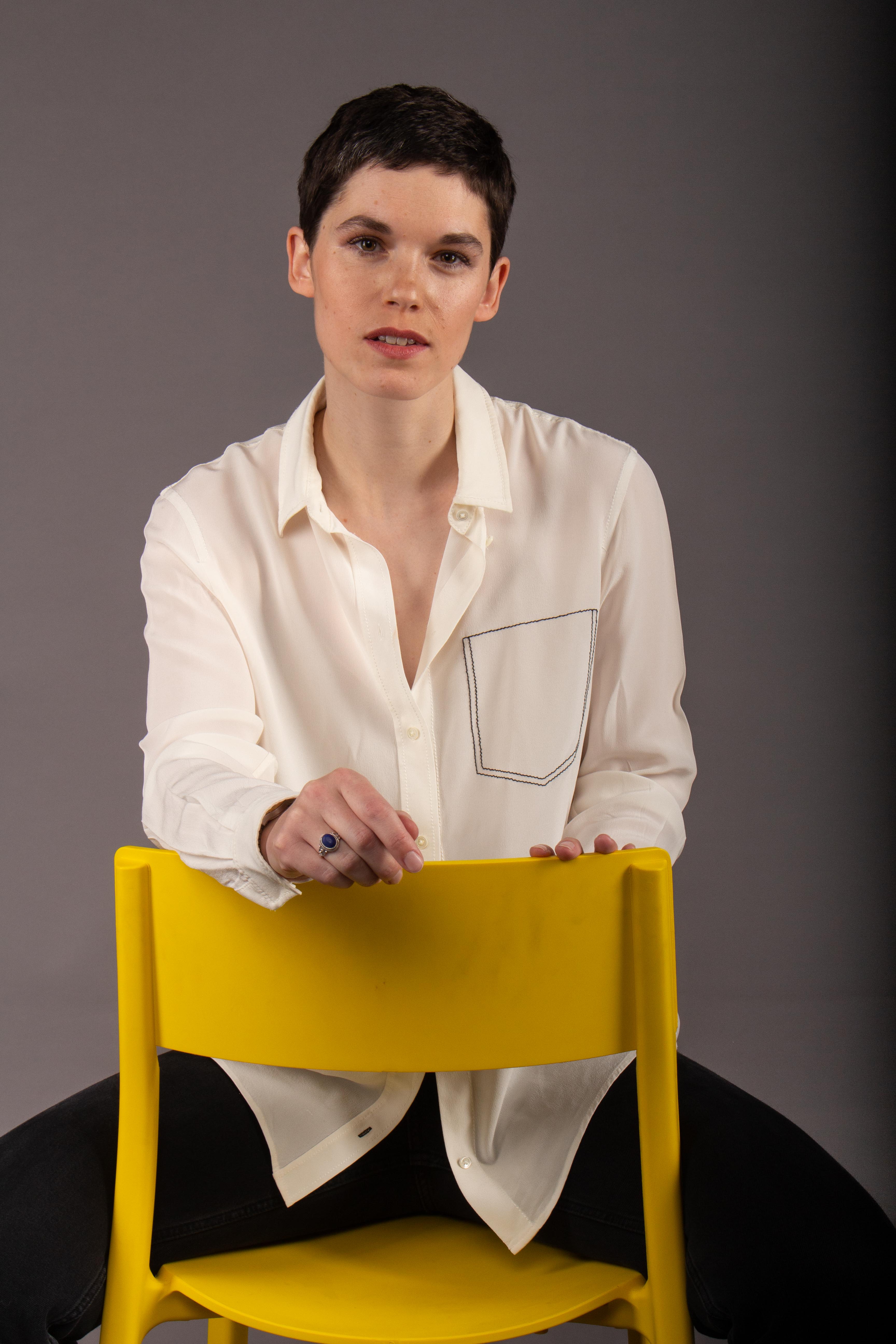 Kim Sherwood, escritora de la nueva trilogía de James Bond "Espero que