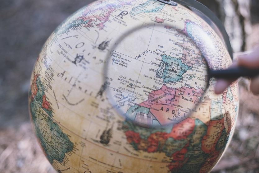 España está conformada por 17 comunidades autónomas y dos ciudades con estatuto de autonomía en el norte de África: Ceuta y Melilla.