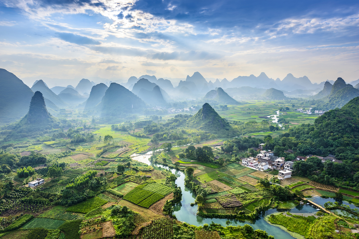 Paisaje de Guilin, el río Li y las montañas kársticas.
