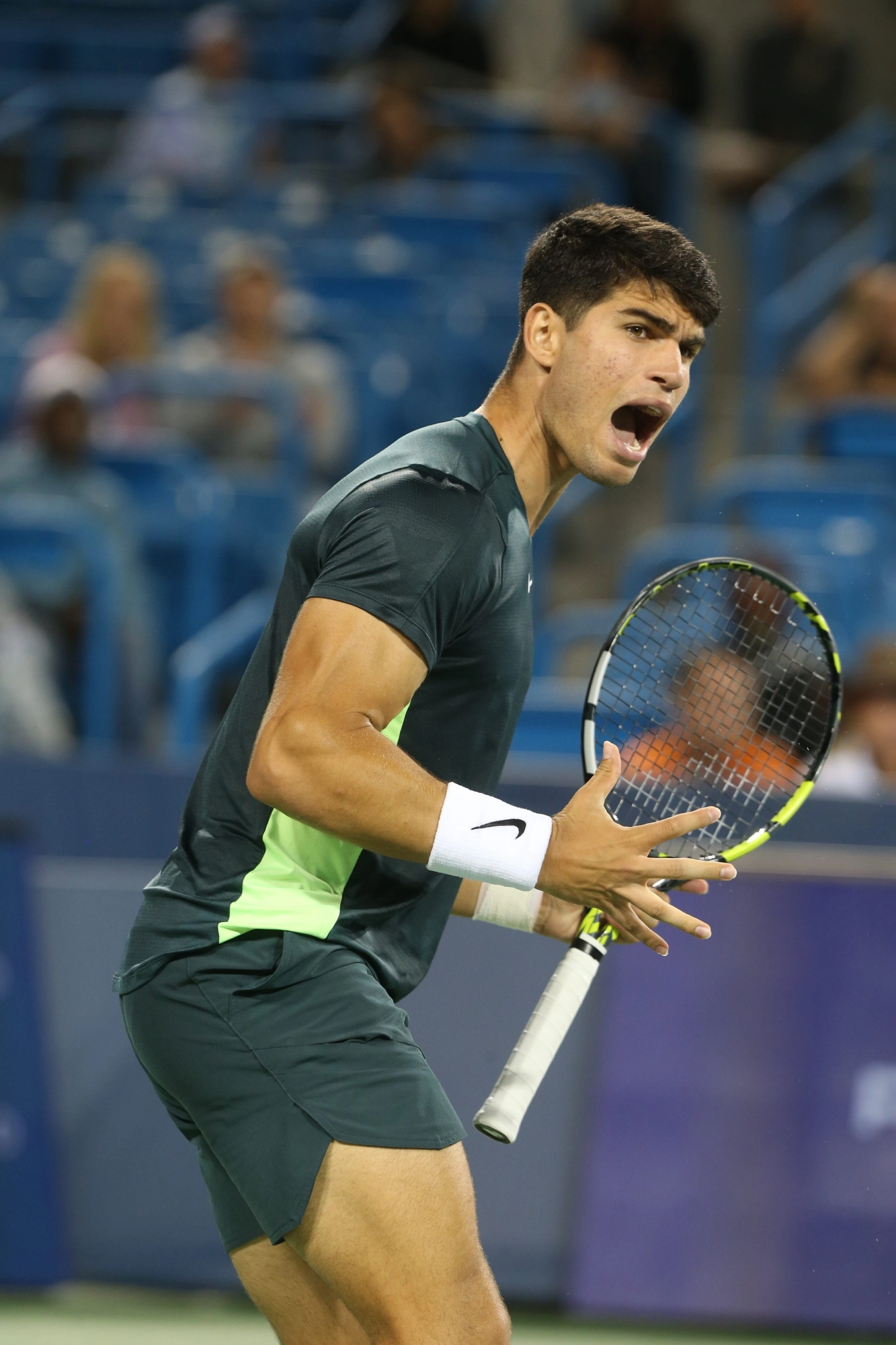 Alcaraz se mete en la final de Cincinnati tras otra remontada épica y