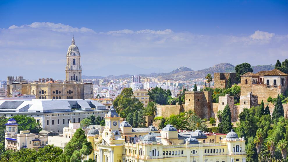 A ampla gama de cidade de Málaga.
