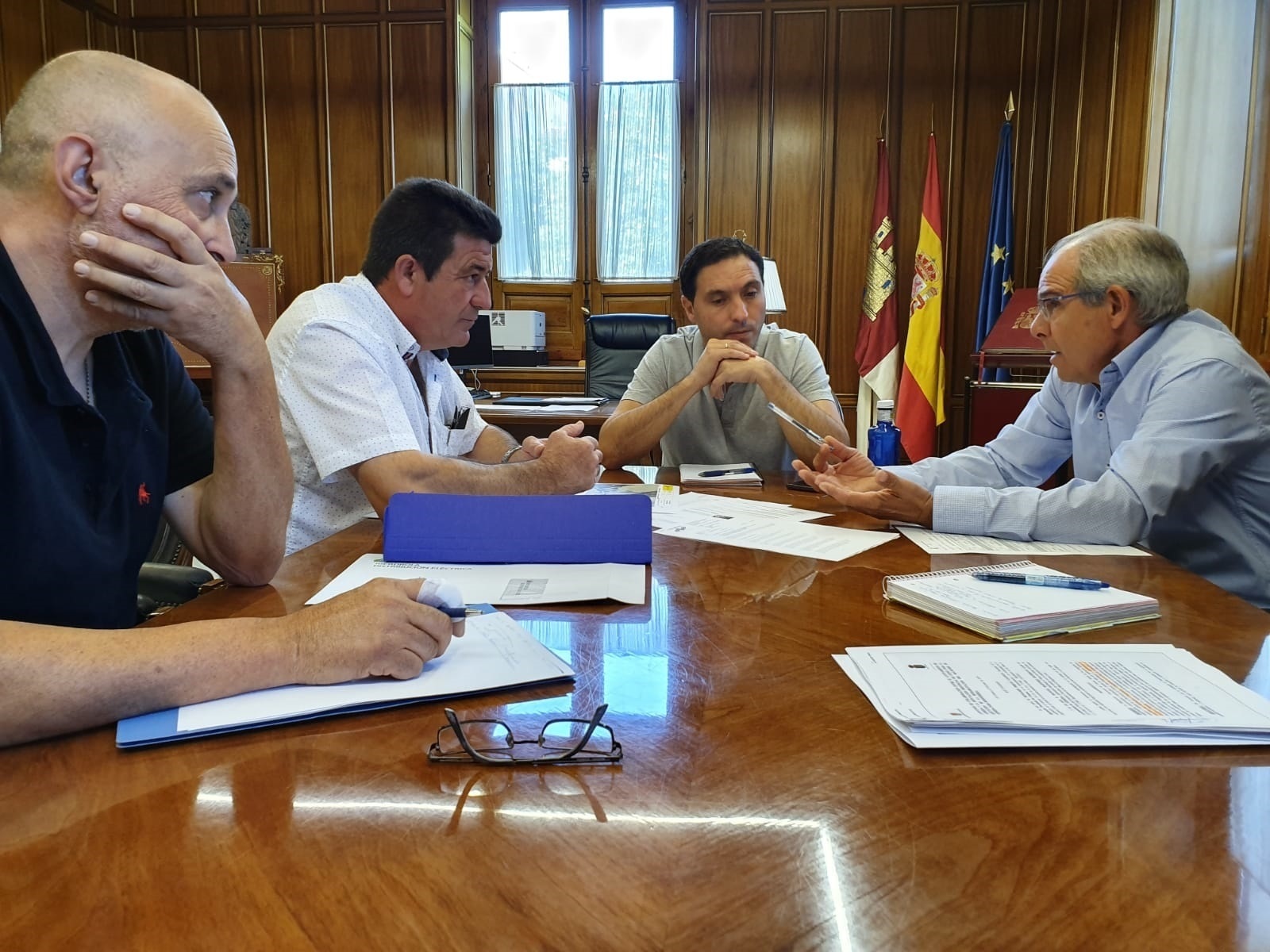 Muere el alcalde de un pueblo de Cuenca tras salirse su coche de la