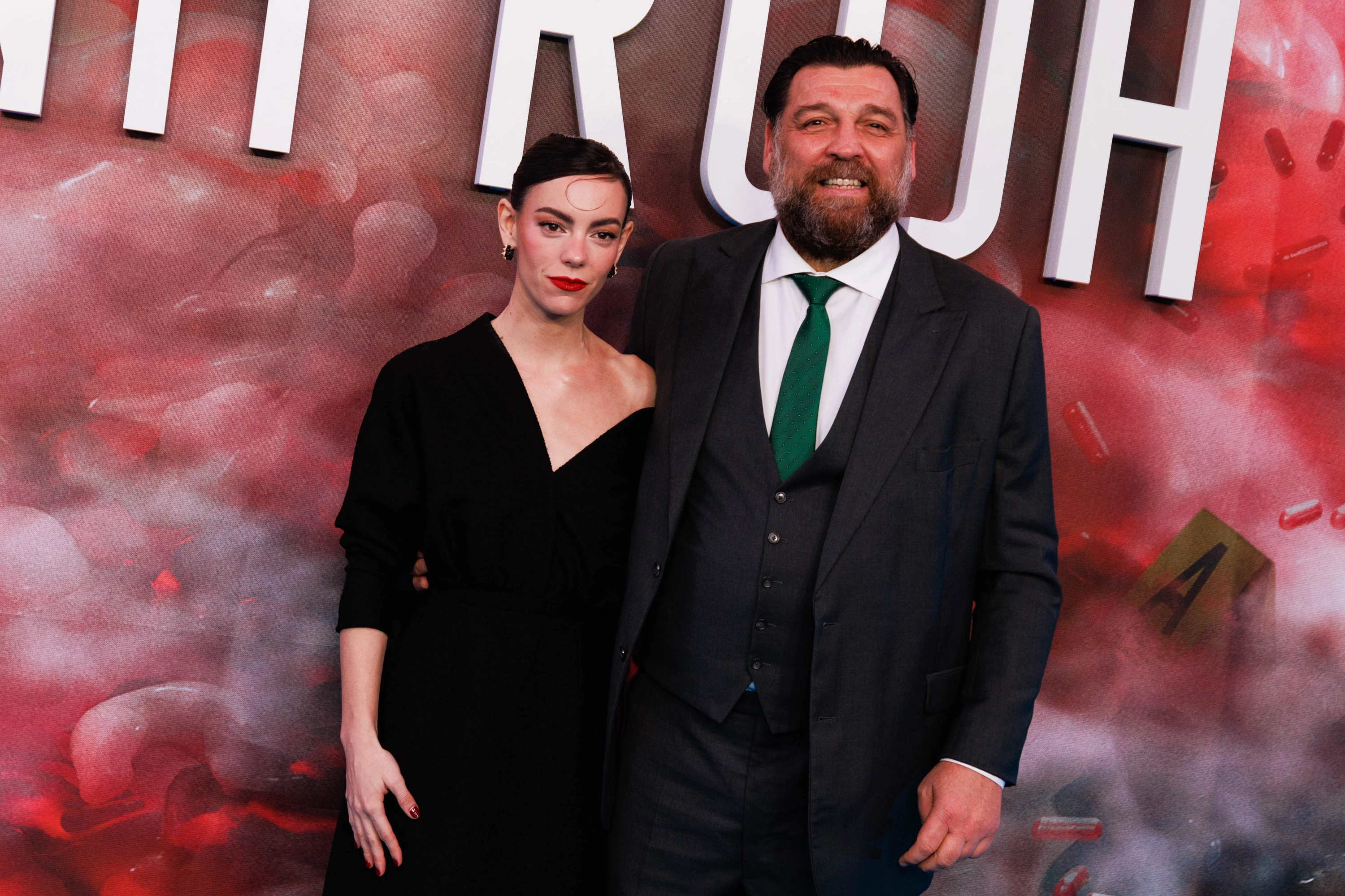 Victoria Luengo and Hovik Keuchkerian in the Premiere de Reina Roja