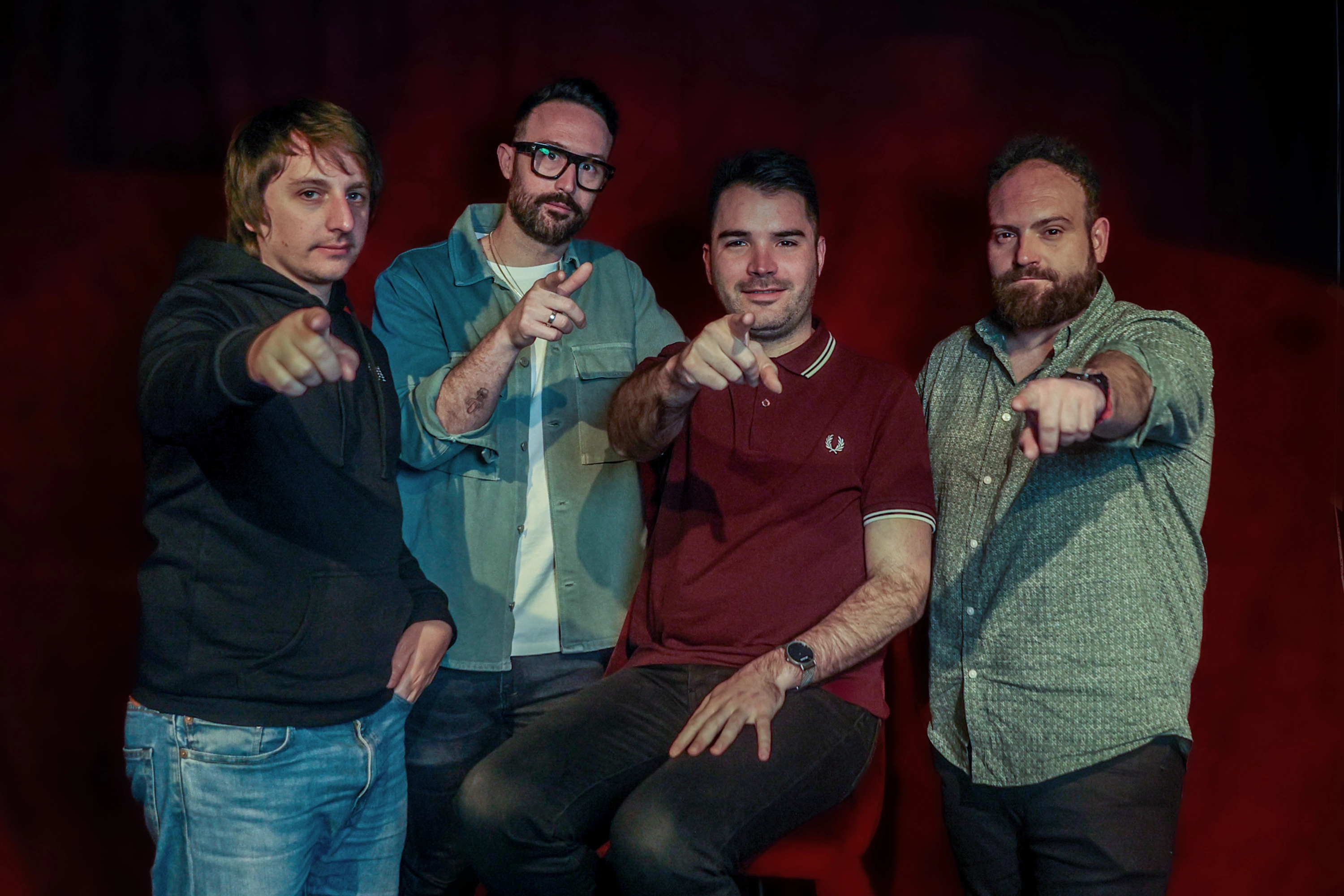 Los integrantes del grupo Supersubmarina durante la presentación del libro 'Algo que sirva como luz'.