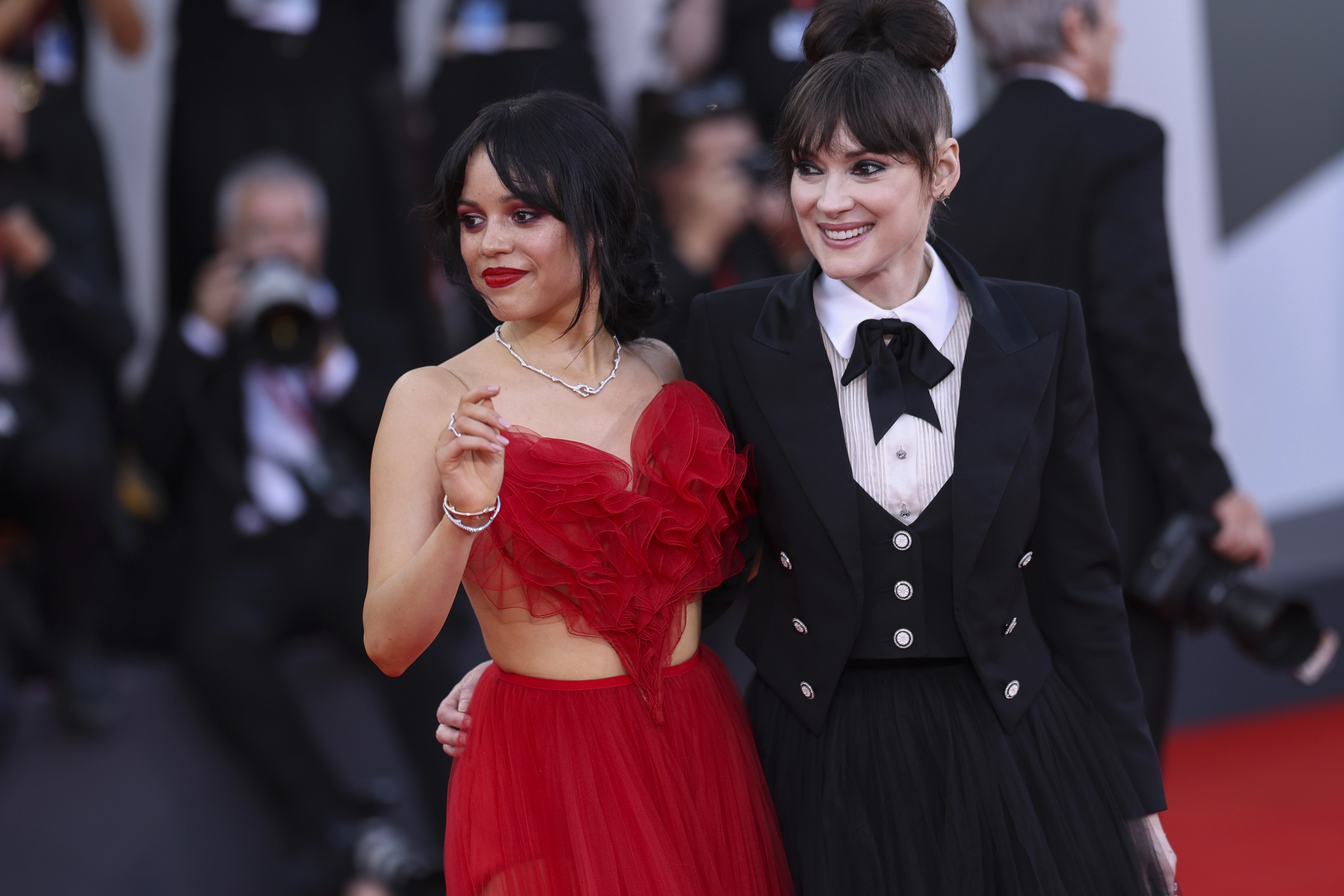 Jenna Ortega y Winona Ryder en el Festival de Venecia, 2024