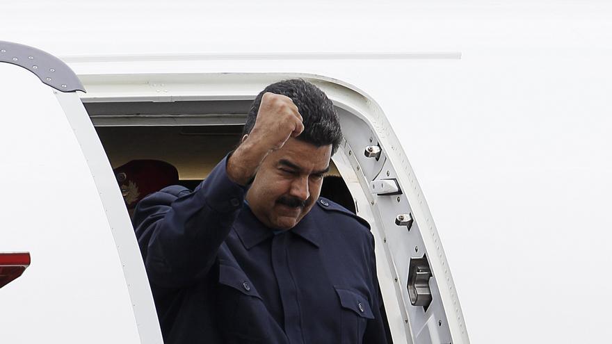 Nicolás Maduro sale de su avión, en una imagen de archivo.