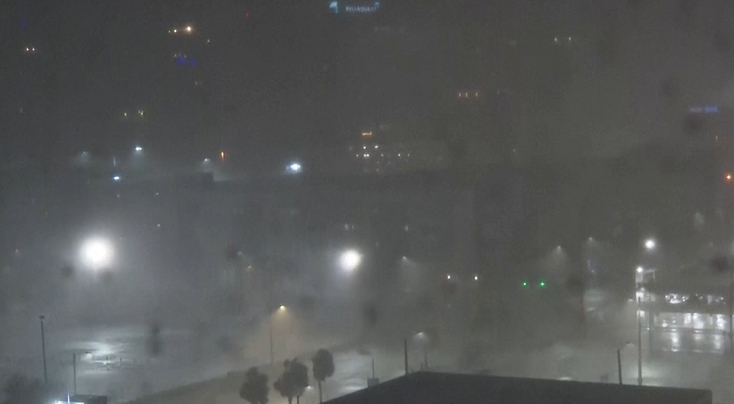 El huracán Milton tocó tierra este miércoles por la noche en las costas de Florida (EEUU) con vientos sostenidos de hasta 193 kilómetros por hora, lo que le convierte en un huracán de categoría 3.