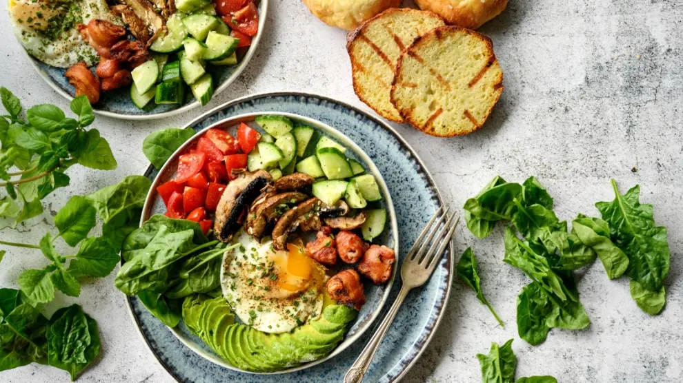 Lo que un neurólogo recomienda cenar para evitar la pérdida de memoria