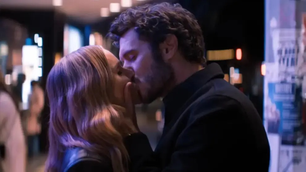 An agnostic 'podcaster' about sex and a newly separated rabbi falls in love, but will their relationship survive so radically opposed lives already their entrometry families?