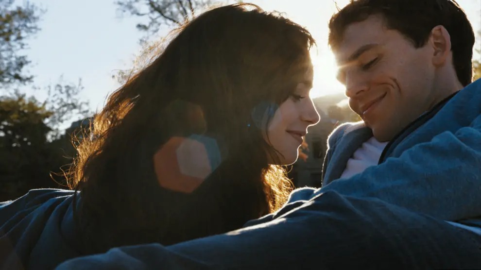 One day 'the unforeseen events of love' appeared or, as it is called in English and we have called us all our lives, 'Love, Rosie'. At that time we did not know the novel 'where the rainbow ends' by Cecelia Ahern on which it is based.