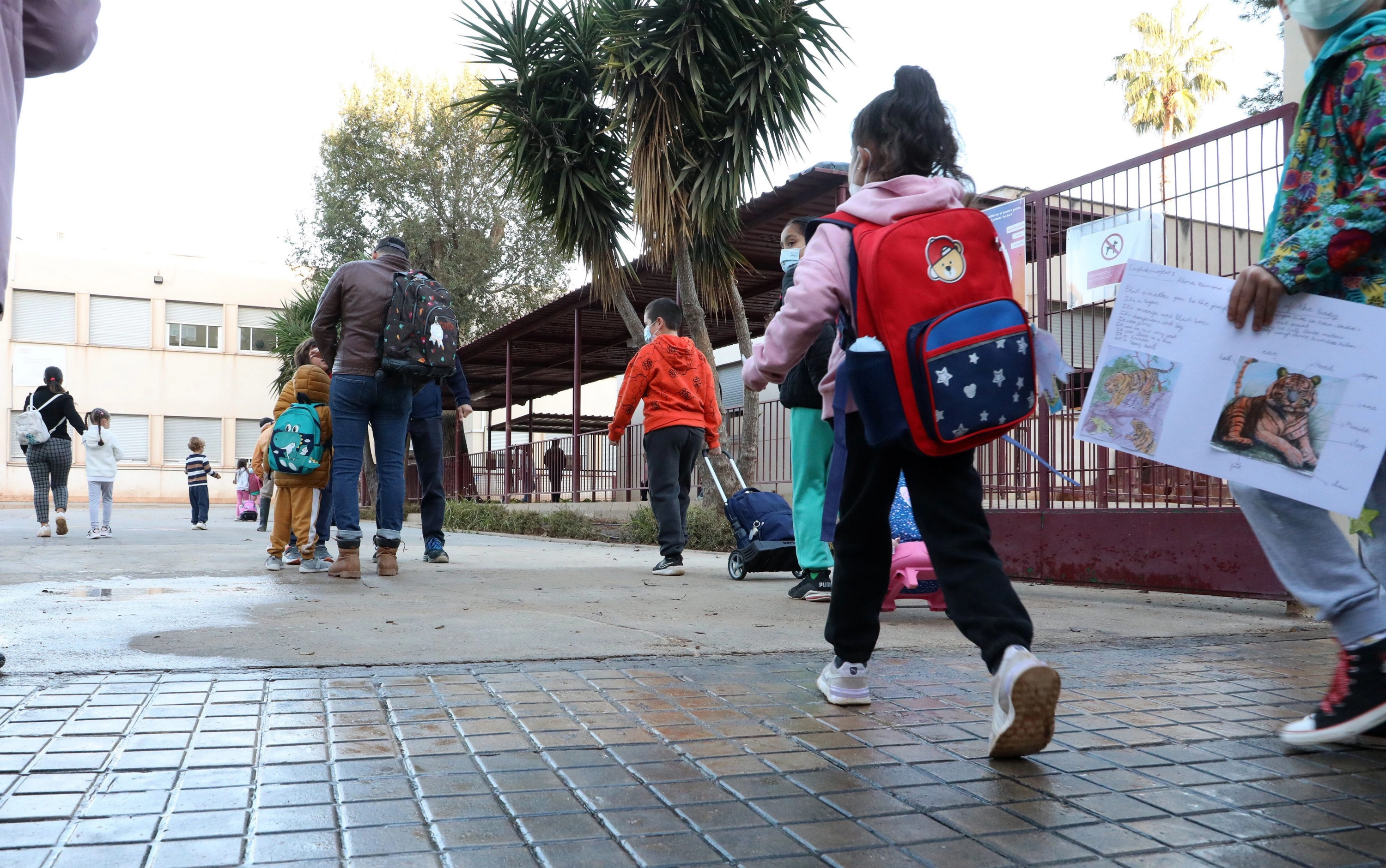 Niños reincorporándose al colegio en la zona afectada por al DANA.