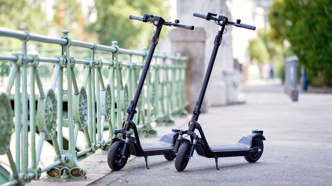 NIU obtiene la certificación oficial de la DGT en 6 de sus patinetes eléctricos.