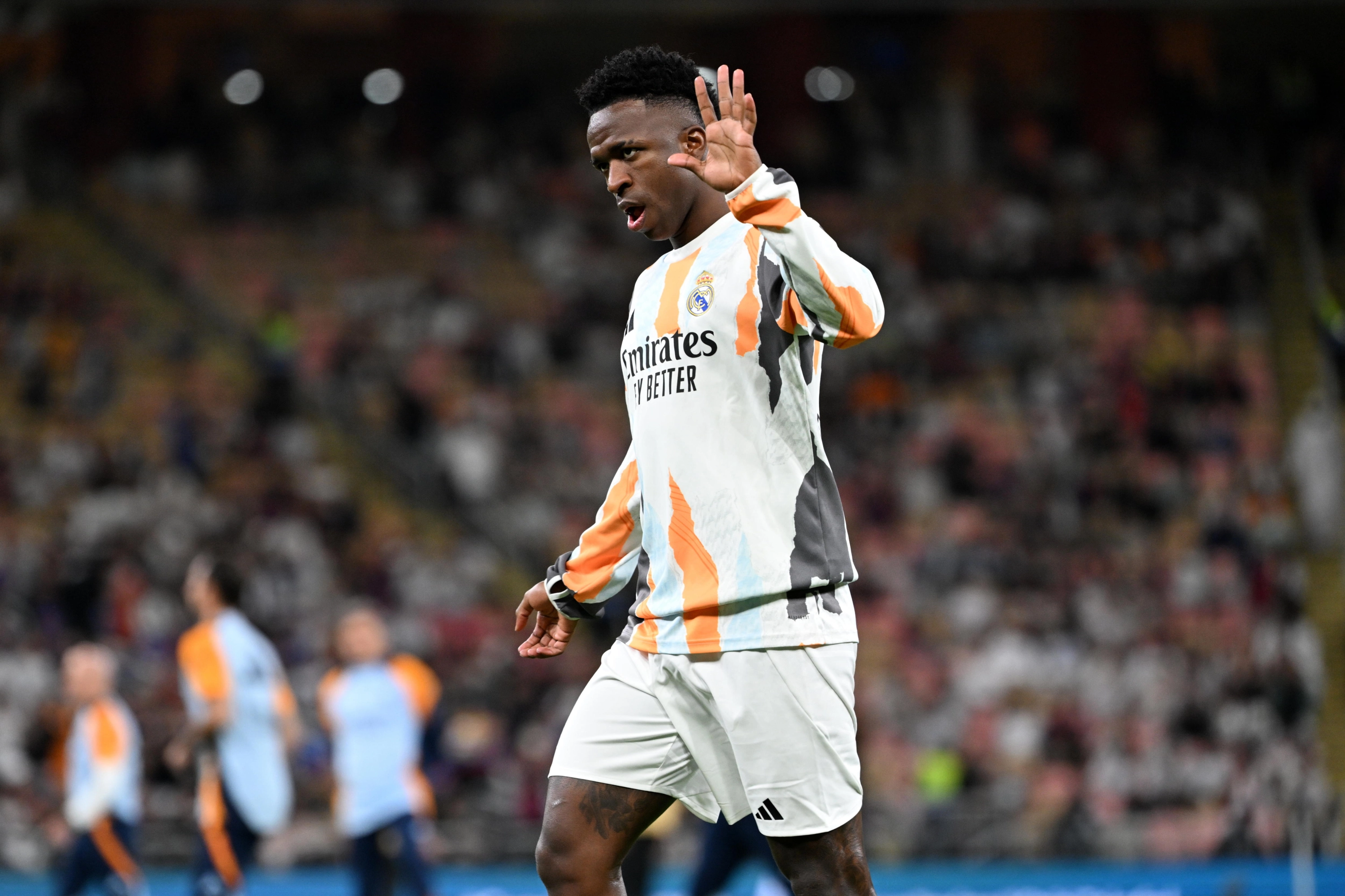 Vinícius s'échauffe avant la finale de la Supercoupe d'Espagne