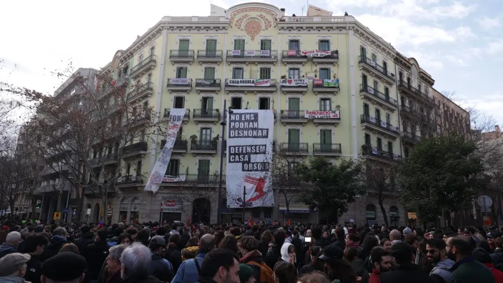 La confluencia de las calles Calabria y Consell de Cent ha quedado cortada poco después de las nueve.