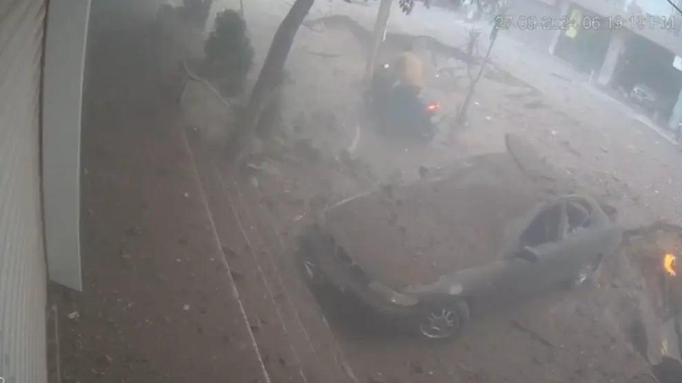 Imagen de una cámara de seguridad cercana al lugar del bombardeo que mató al líder de Hezbolá, Hasan Nasrala, en septiembre de 2024.