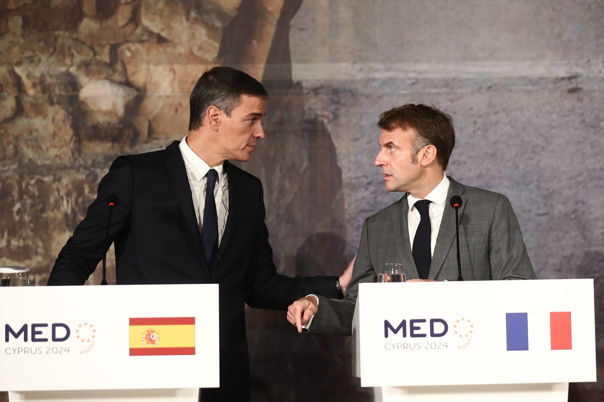 El presidente del Gobierno, Pedro Sánchez y el presidente de la República Francesa, Emmanuel Macron.