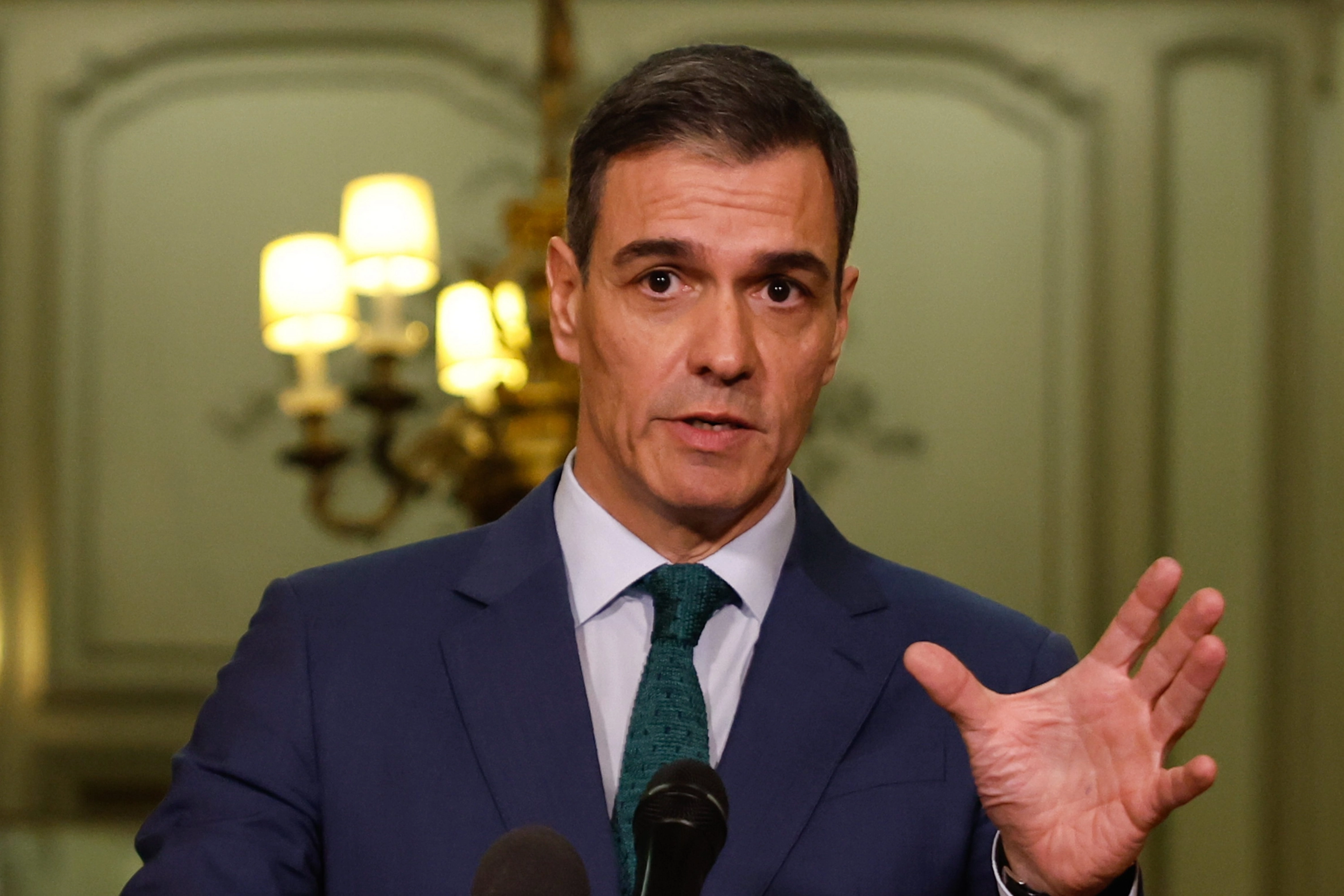Sánchez compareció en el Elísio tras la reunión para tratar la posición de la U en el fin de la guerra en Ucrania.