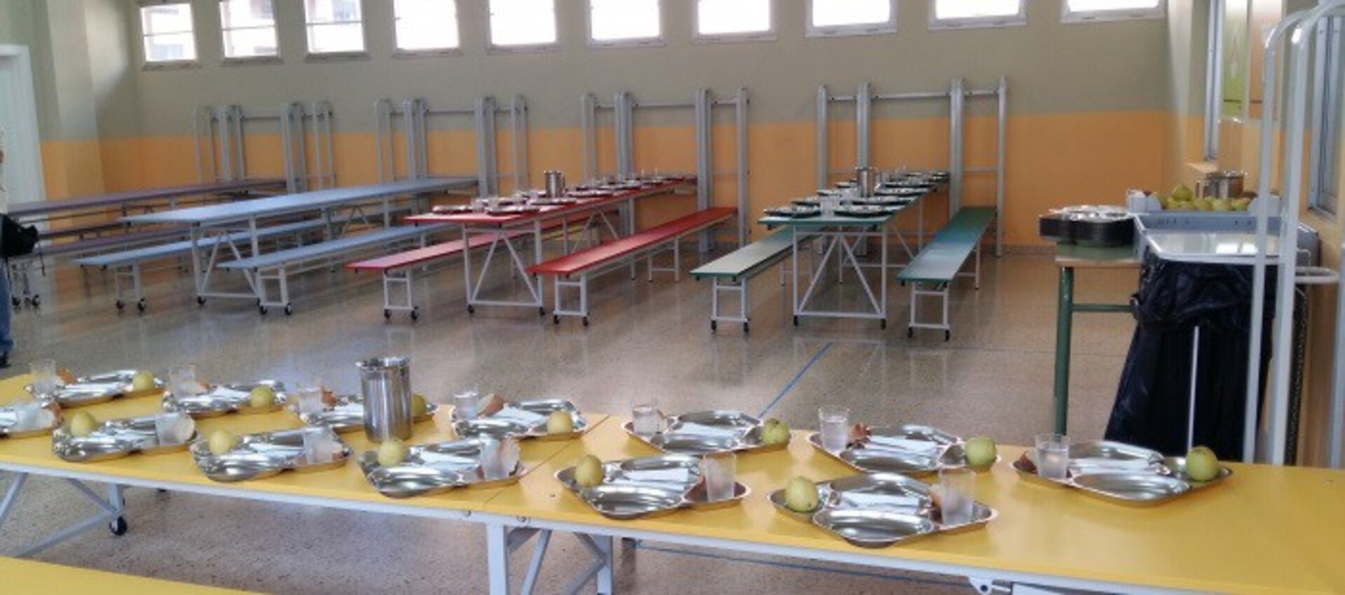 Aparece un tornillo en un plato de judías en un comedor escolar, según el AMPA