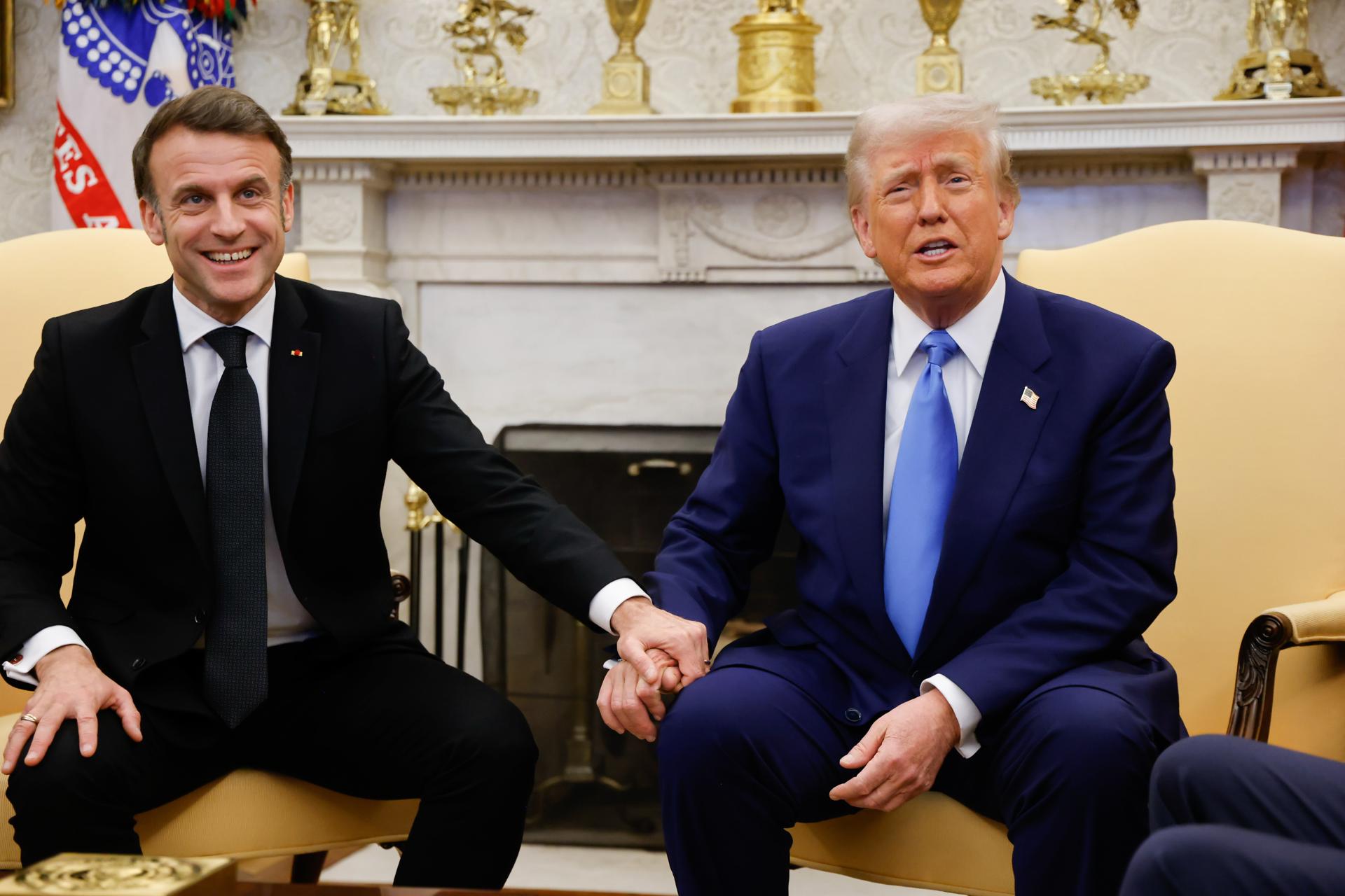El presidente estadounidense, Donald Trump, en la reunión con el presidente francés, Emmanuel Macron, en el Despacho Oval.