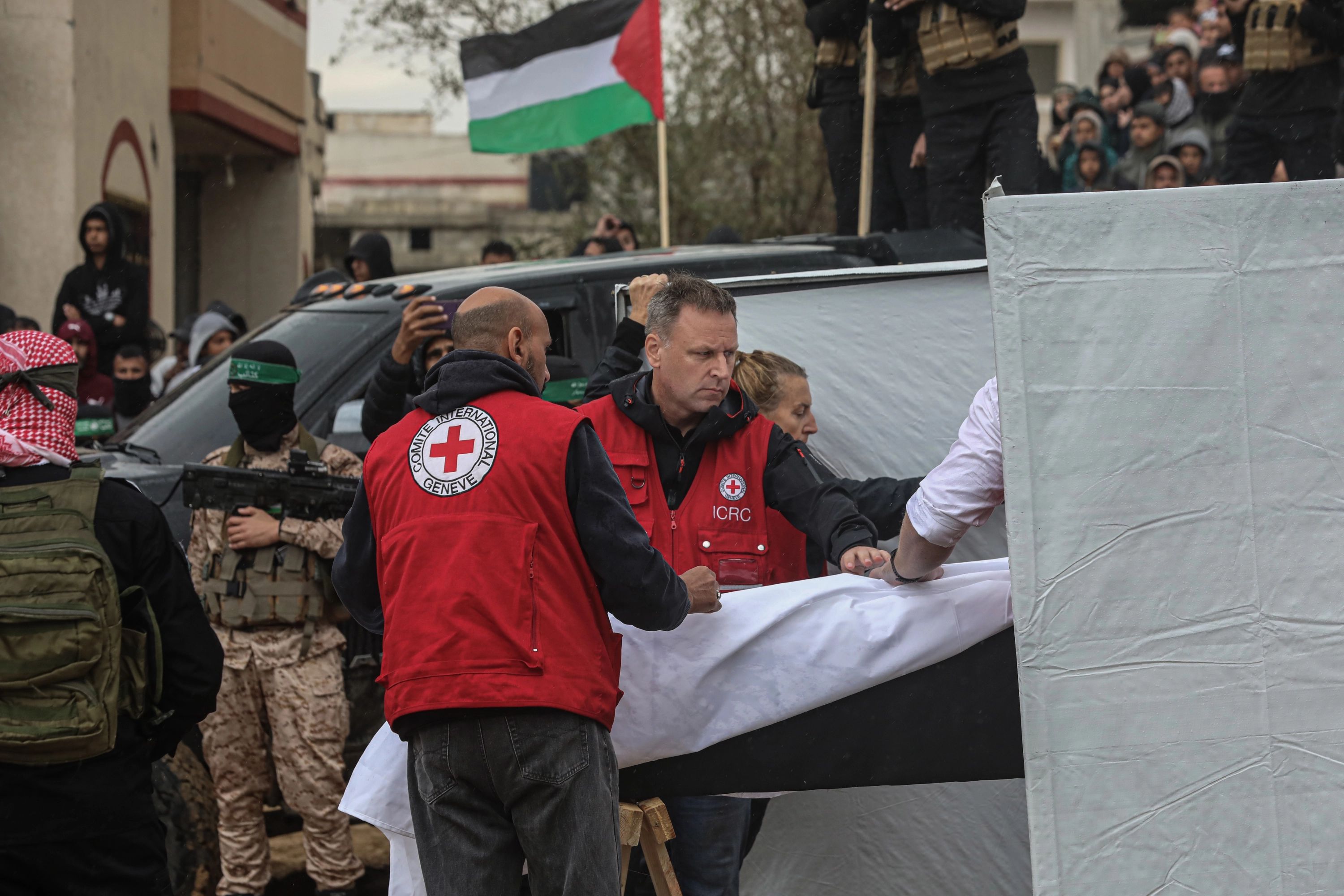 Imagen de archivo del acto de entrega de rehenes muertos bajo cautiverio de Hamás en la Franja de Gaza.