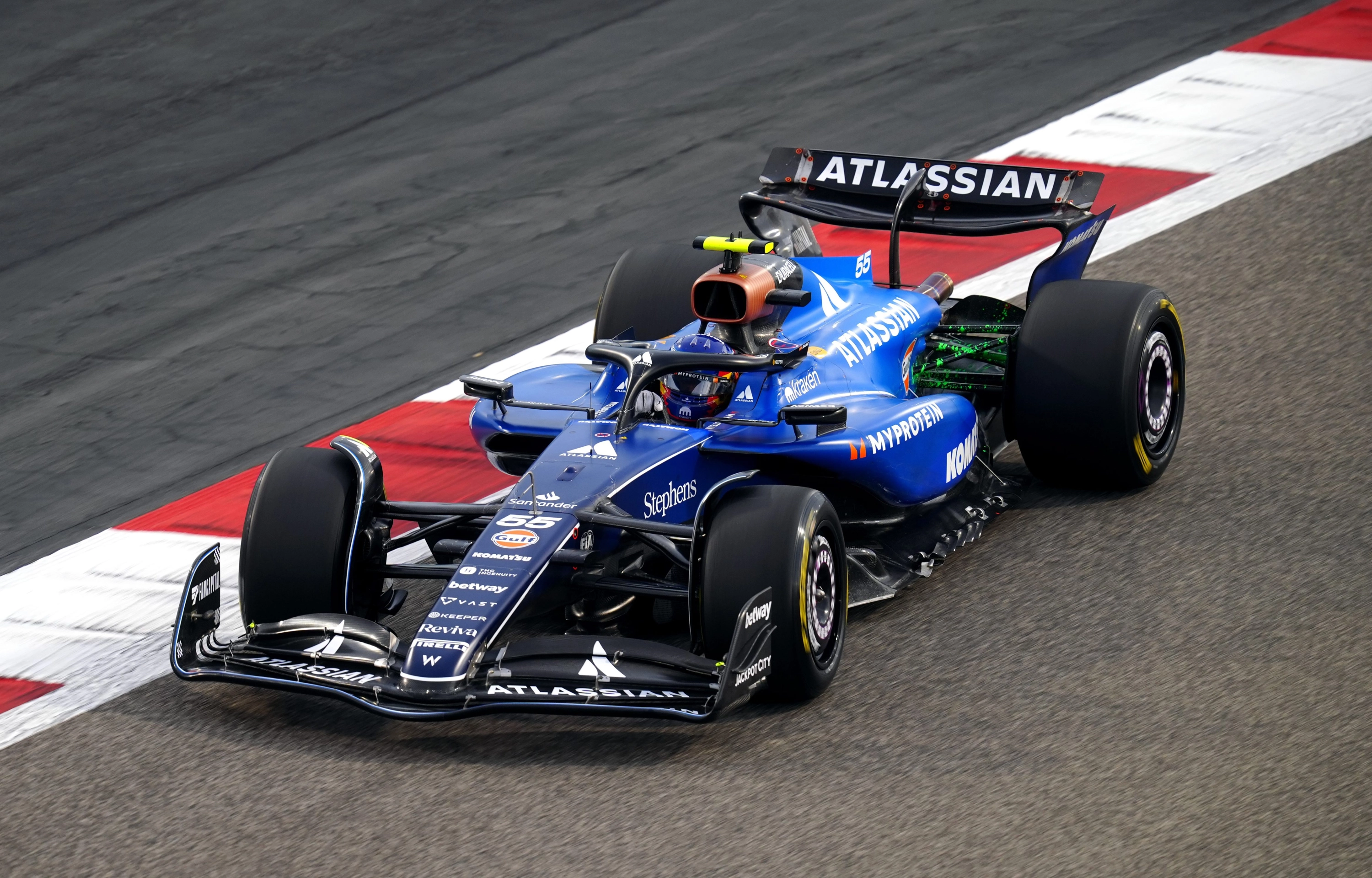 Carlos Sainz, durante la segunda jornada de pretemporada de F1 en Bahréin.