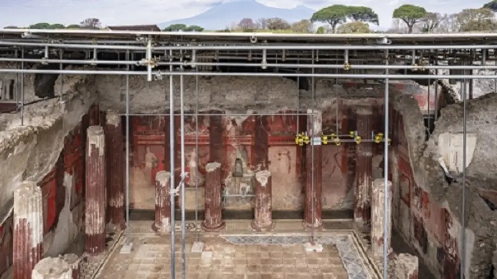 Un friso de grandes dimensiones datado en el siglo I a.C. ha sido desenterrado en las ruinas de Pompeya.