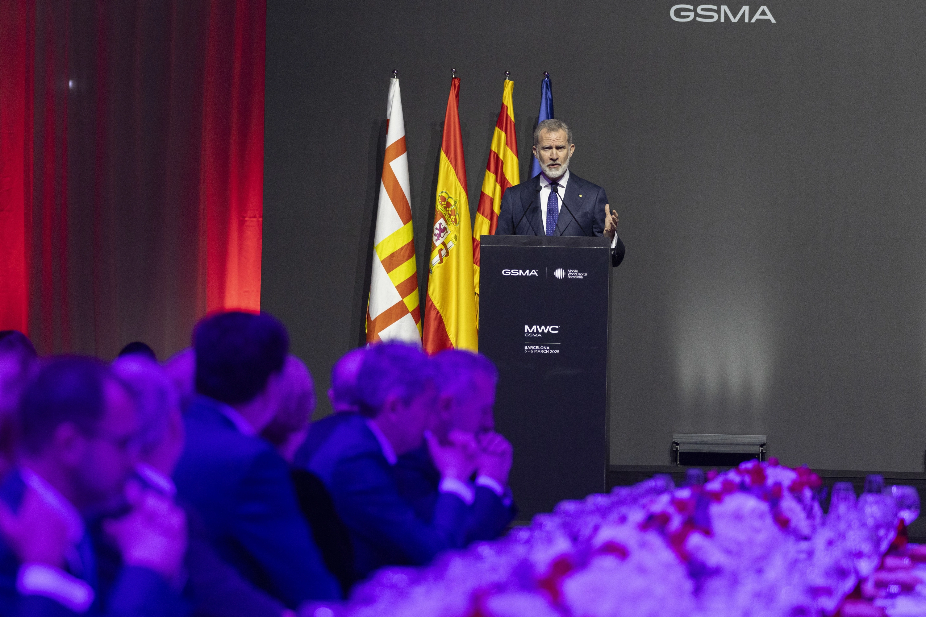 El rey Felipe VI ha participado este domingo en la cena inaugural del Mobile World Congress 2025 que se celebra en Barcelona.