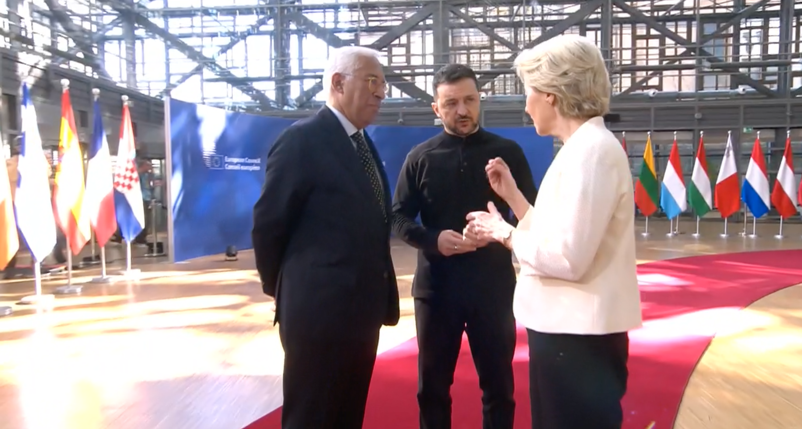 Zelenski, junto a Von der Leyen y Costa.