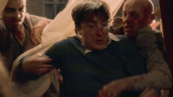 Dylan Moran like David in 'Zombies Party'