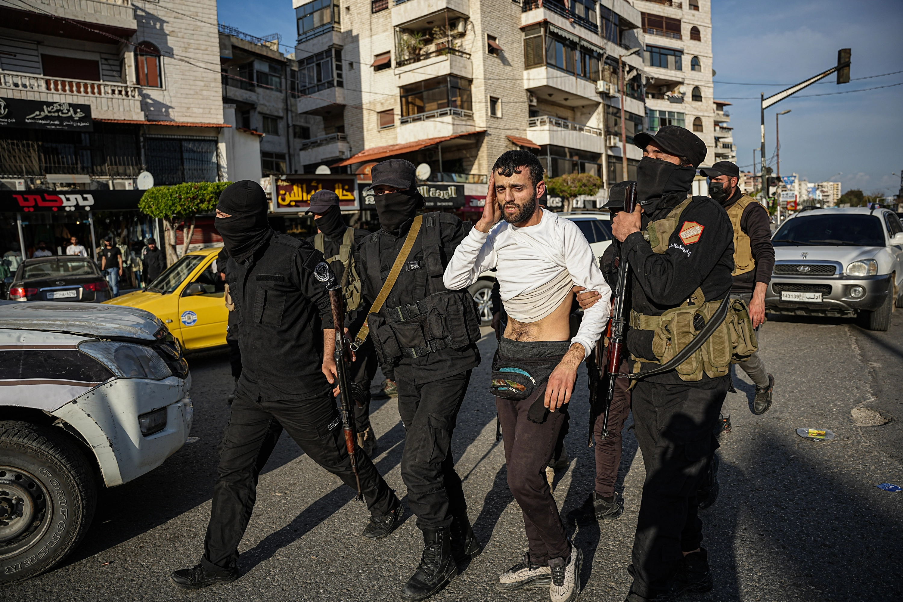 Las fuerzas del Gobierno de Siria provocan una masacre en tres días: al menos 745 civiles ejecutados, según las ONG.