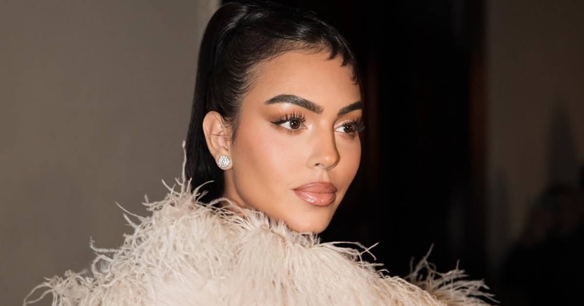 Georgina Rodríguez desafía el vértigo y desfila en una pasarela a 2.000 ...