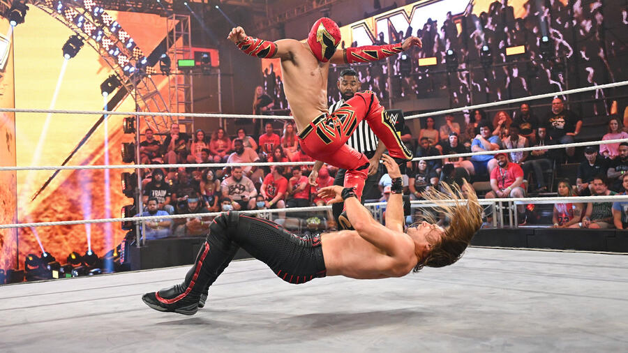 Axiom, durante un combate de NXT en la WWE.