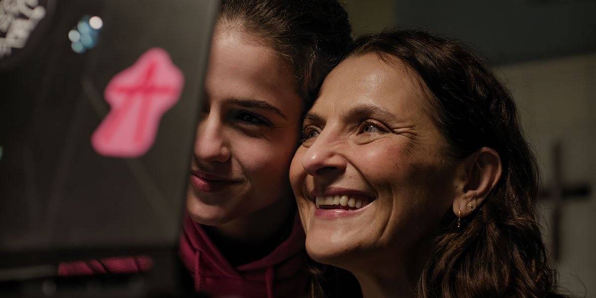 Elvira Lara and Antonia Zegers in 'Los Tortuga'