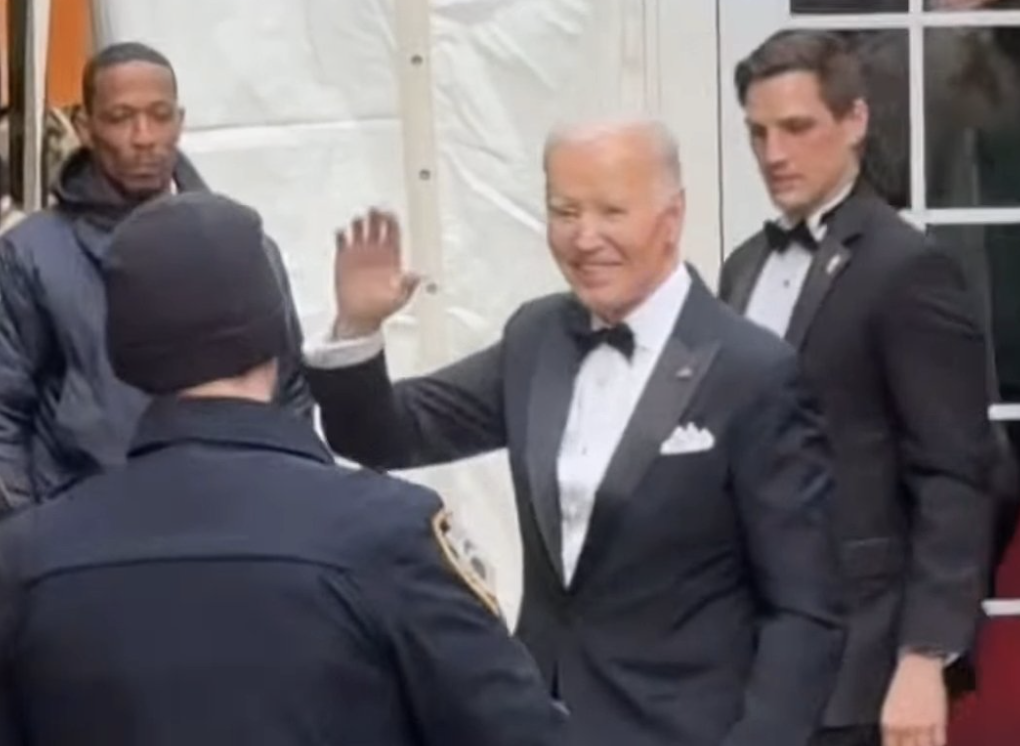 El expresidente de Estados Unidos Joe Biden (2021-2025) reapareció públicamente este domingo acompañado de su esposa, Jill Biden, durante el estreno de 'Othello', de William Shakespeare, en New York.