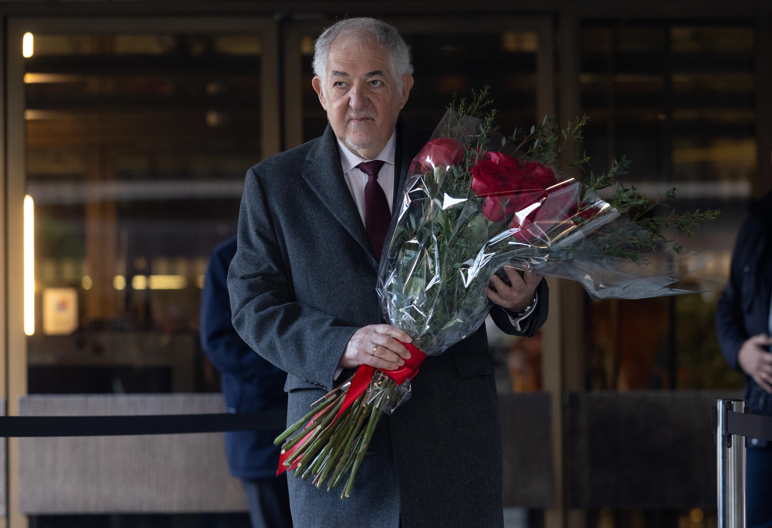(Foto de Archivo) El Presidente do Tribunal Constitucional, Cándido Conde-Pumpido, Conn Ramo de Flores Durante Un Acto de Homenaje A Francisco Tomás Y Valiente, Presidente Emérito del Tc, EN la Sede Del, A 14 de febro de 2025, ENRITO, Este Homenaje, que celebra os Todos Los Años, Ha Querido Conmemoroar la A Francisco Tomás y Valiente em El 29 Aniversario de Su Asesinato por La Banda Terrorista Eta. Eduardo Parra/Europa Press 14 Febrero 2025; TC; Eta; Homenaje; Francisco Tomas Y Valiente 14/2/2025