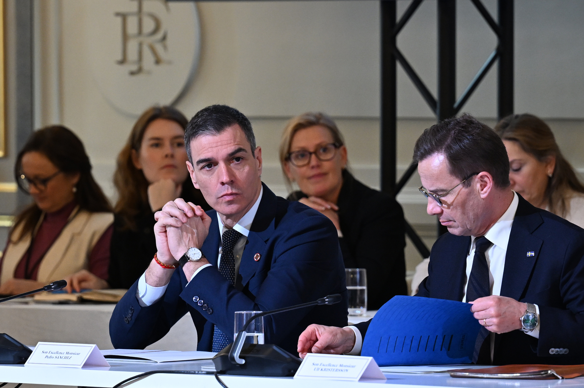 PARÍS (FRANCIA), 27/03/2025.- El presidente del Gobierno español, Pedro Sánchez, durante la cumbre de París (Francia) este jueves, donde la "coalición de voluntarios" para apoyar la seguridad de Ucrania celebra una nueva reunión convocada por el presidente francés, Emmanuel Macron, y con la participación del ucraniano, Volodímir Zelenski, y varios líderes europeos.- EFE/ Borja Puig de la Bellacasa/Pool Moncloa SOLO USO EDITORIAL/SOLO DISPONIBLE PARA ILUSTRAR LA NOTICIA QUE ACOMPAÑA (CRÉDITO OBLIGATORIO)