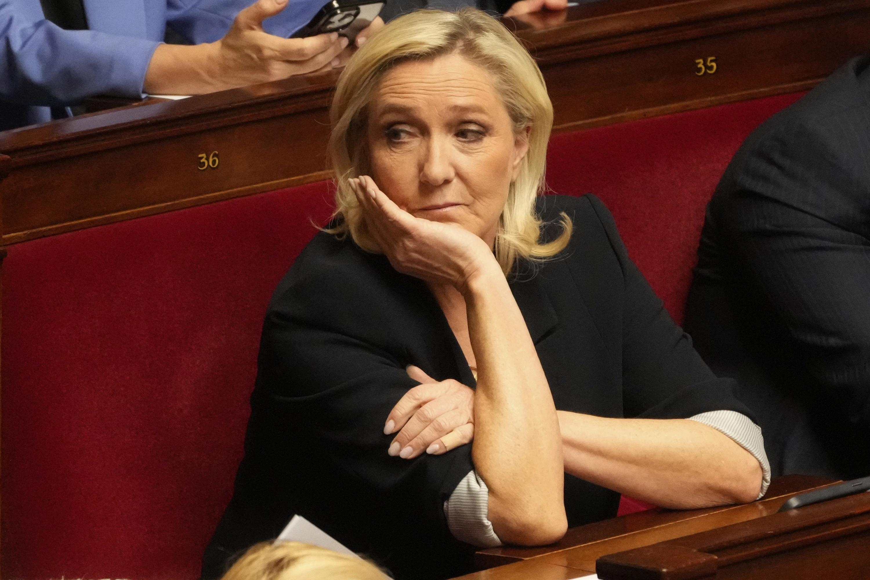 La líder ultraderechista francesa Marine Le Pen en una sesión en la Asamblea Nacional.