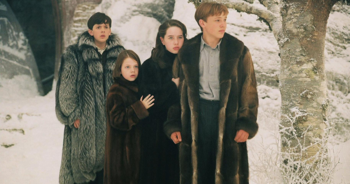 Of left. A der., Edmund (Skandar Keynes), Lucy (Georgie Henley), Susan (Anna Popplewell) and Peter (William Moseley), in 'The Chronicles of Narnia: the lion, the witch and the closet' (2005)