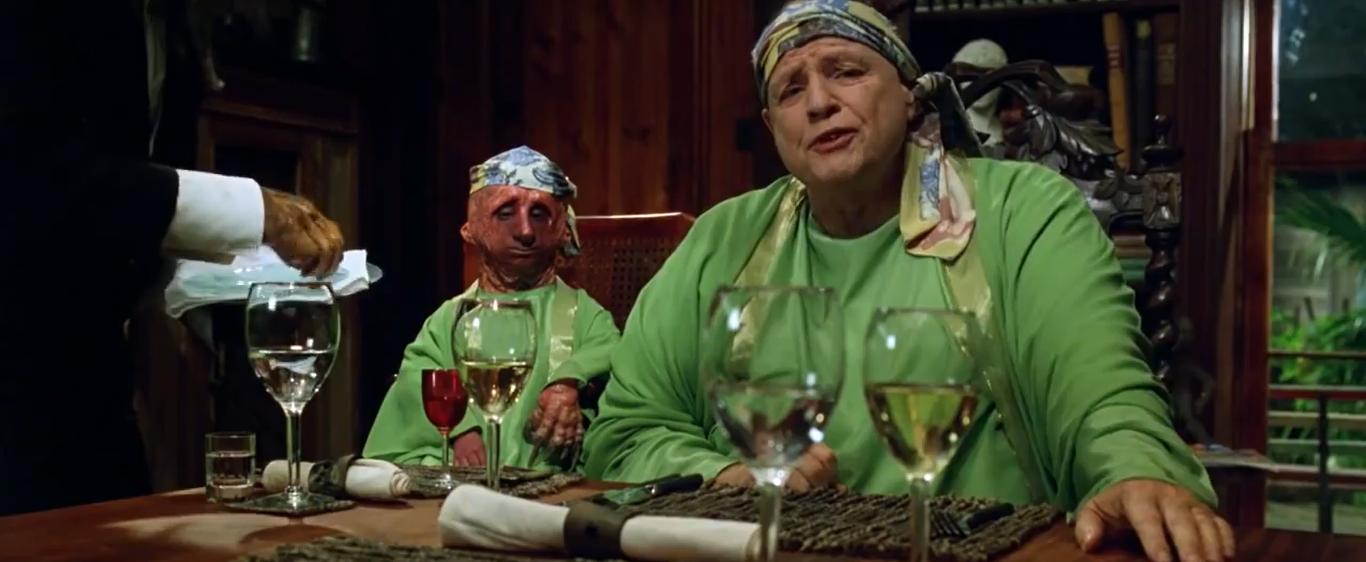 Marlon Brando with his protected in 'Dr. Moreau's island'