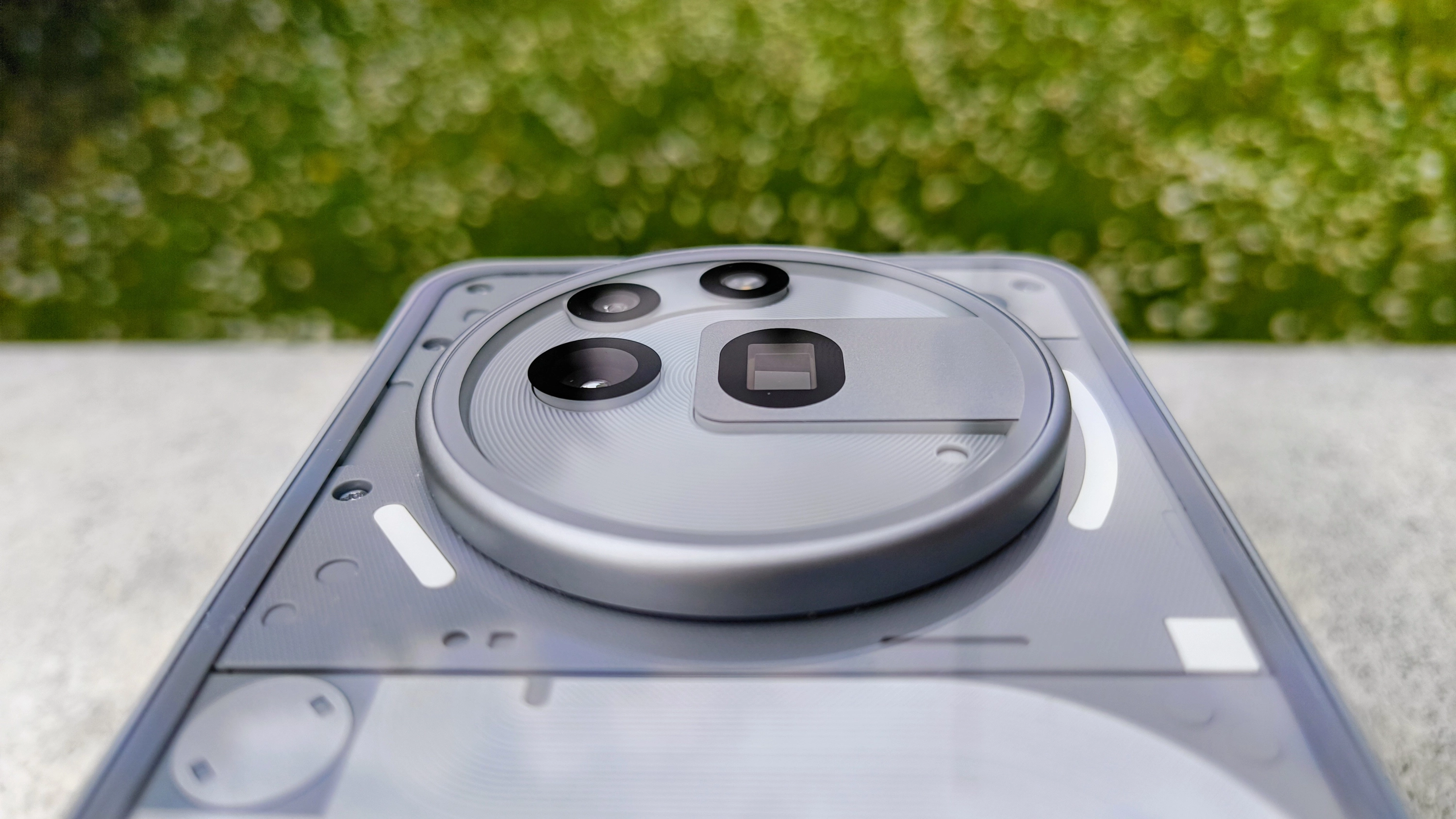 Nenhum do telefone (3a) Pro é vendido em cinza e preto