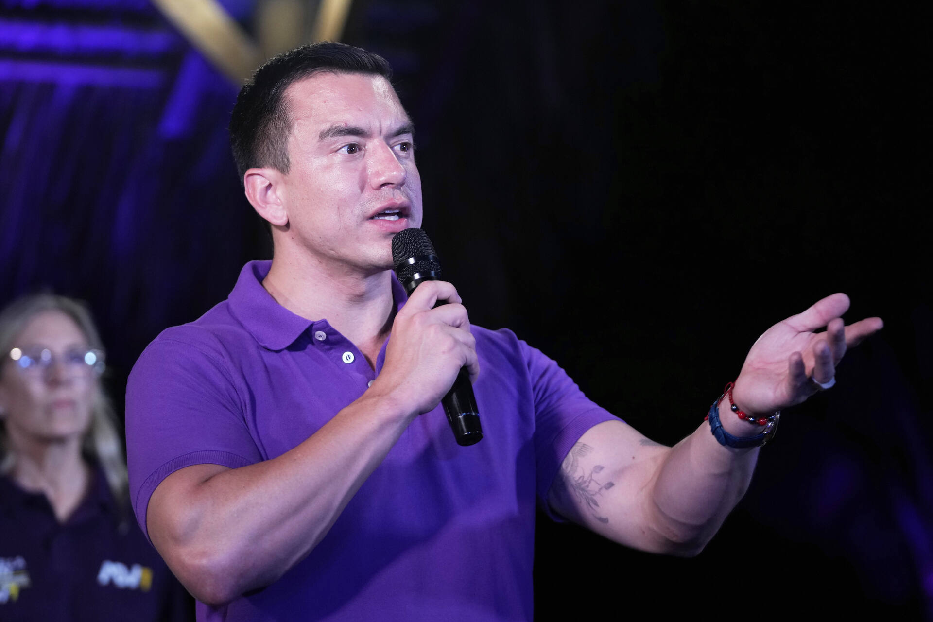Ecuador's President Daniel Noboa addresses supporters after early returns show him in the lead in the presidential election runoff at his family home in Olon, Ecuador, Sunday, April 13, 2025. (AP Photo/Fernando Vergara) Associated Press/LaPresse