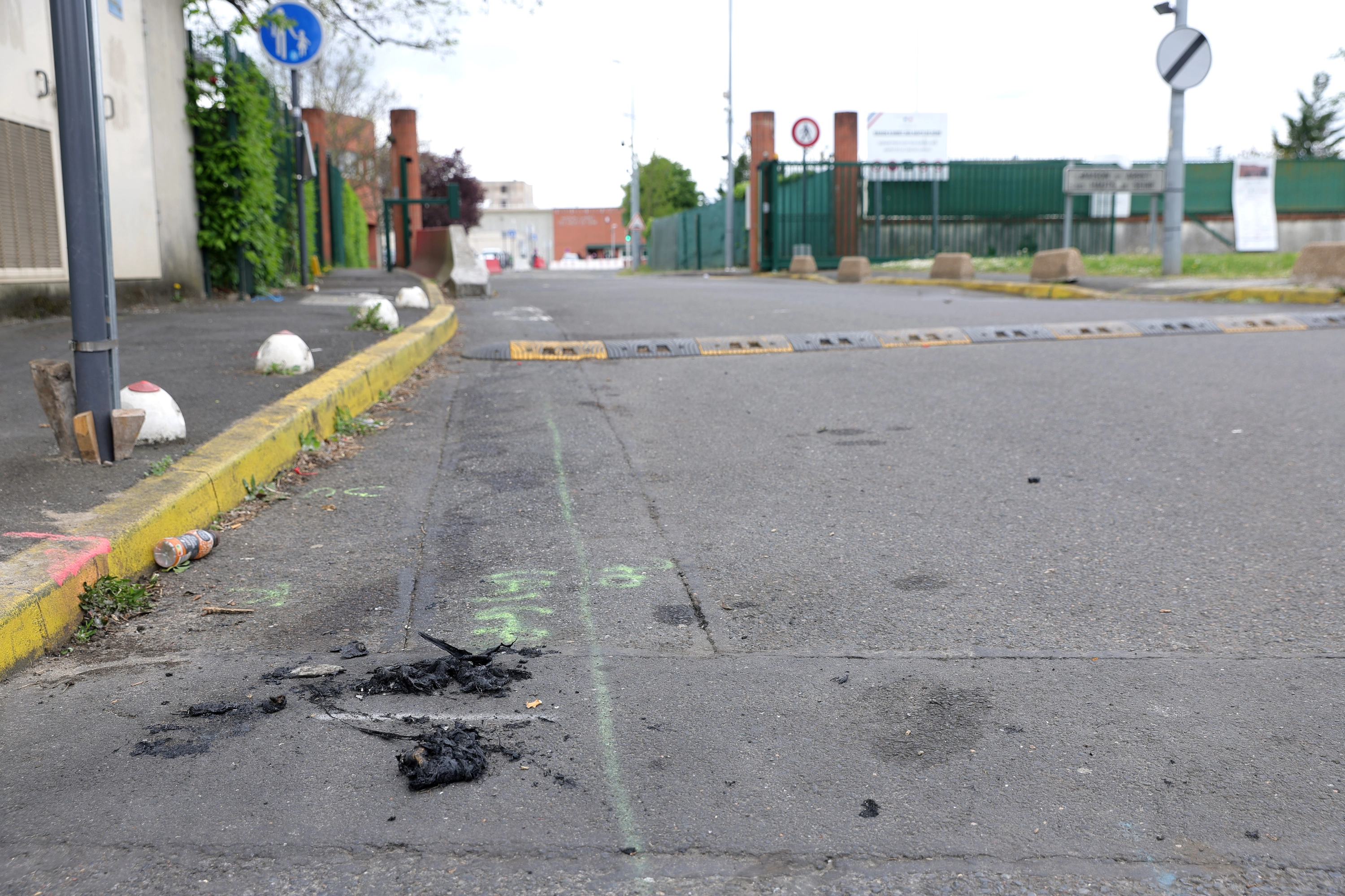 Vista exterior de la prisión de Nanterre, cerca de París, tras sufrir altercados.