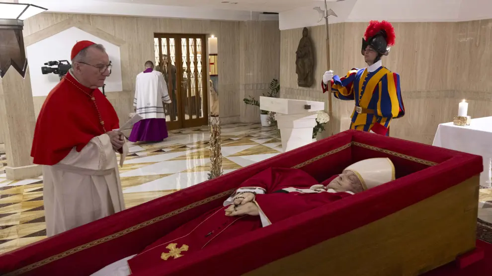 El Vaticano difunde la primera imagen del cuerpo del papa Francisco tras su muerte