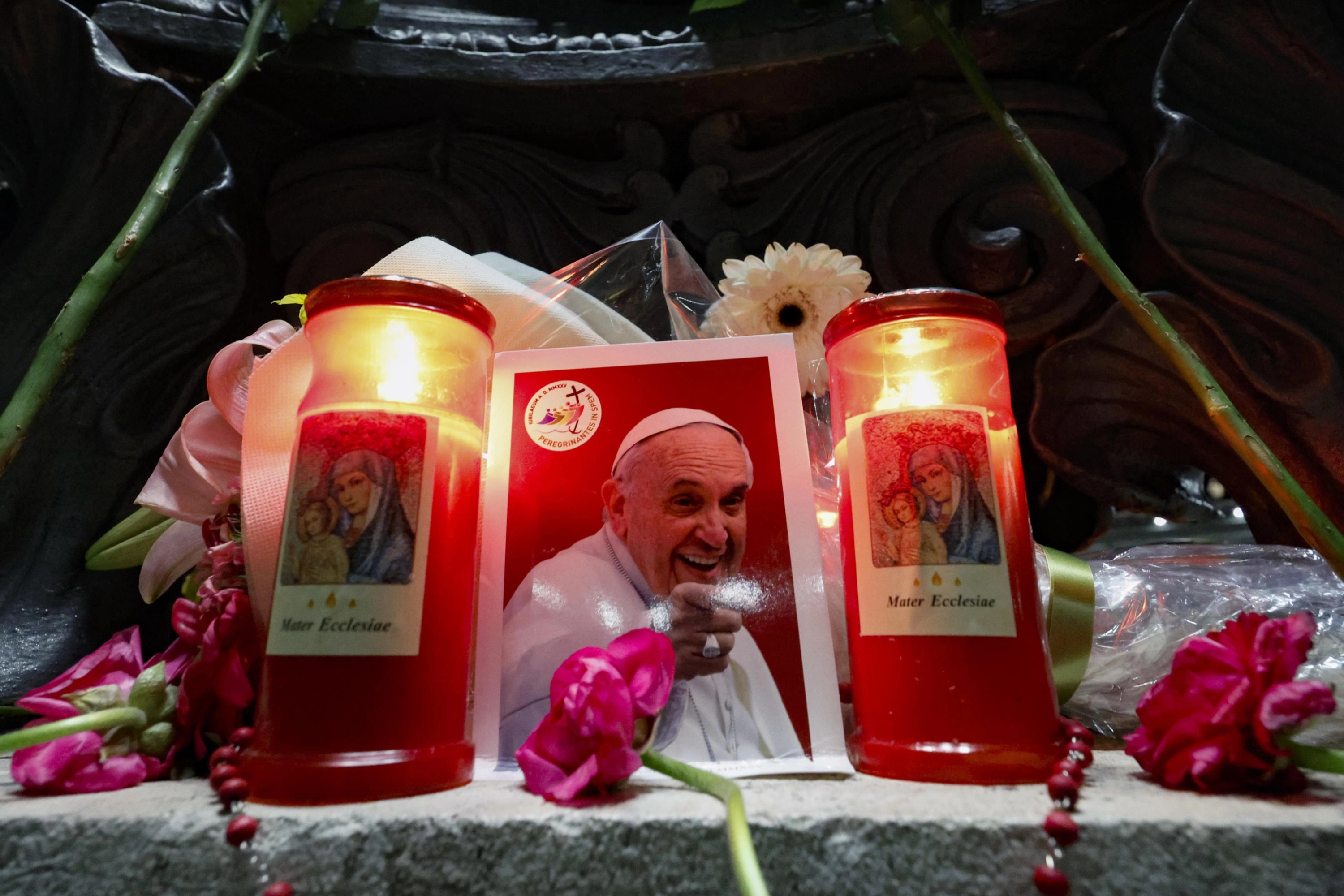 Un homenaje al papa Francisco en la Plaza de San Pedro.