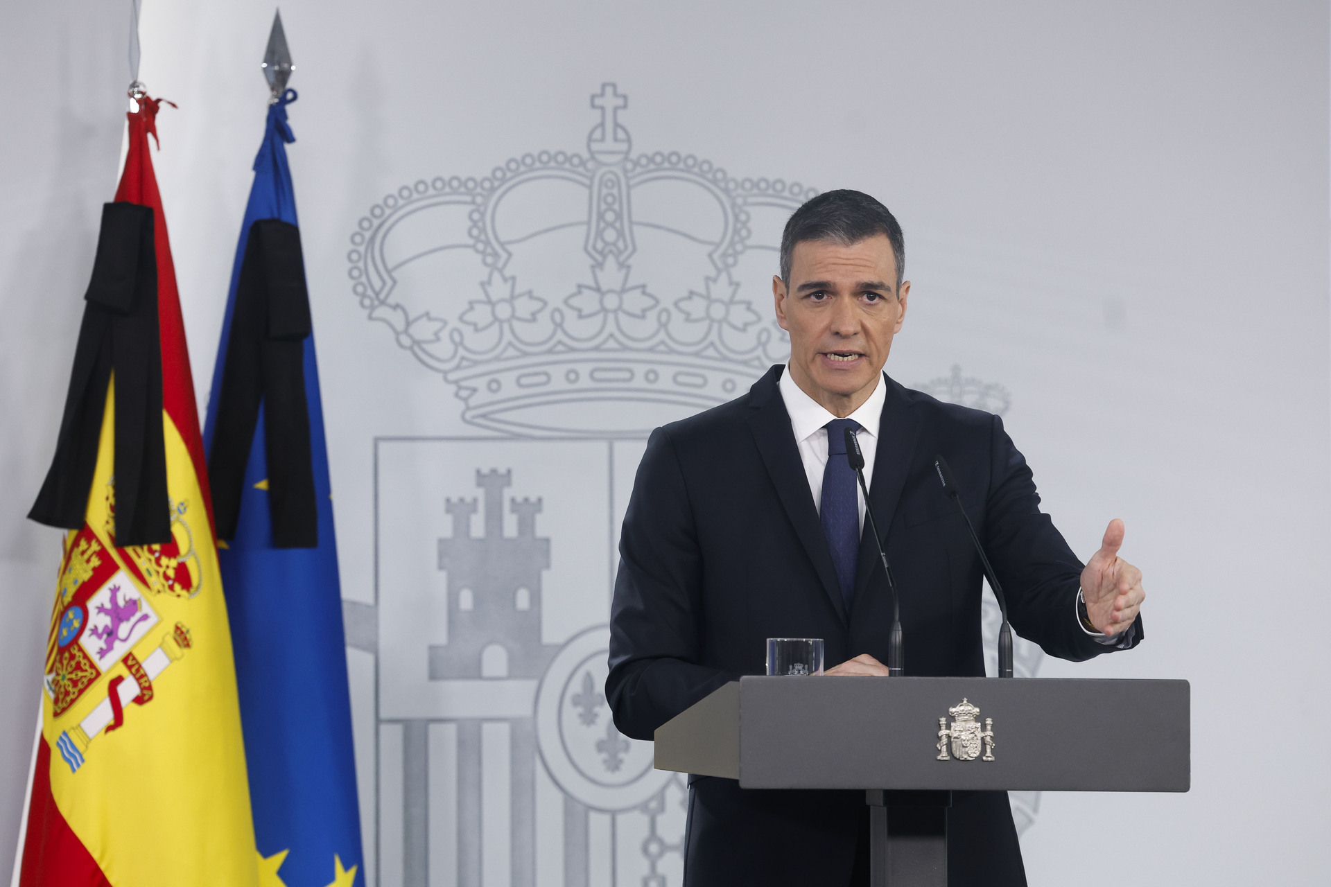 MADRID, 22/04/2025.- El presidente del Gobierno, Pedro Sánchez, durante su comparecencia tras el Consejo de Ministros de este martes. EFE/Javier Lizón