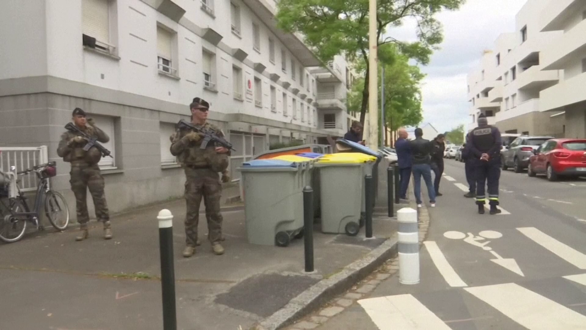 El atacante es un estudiante francés de 15 años, que ya ha sido detenido por la Policía.
