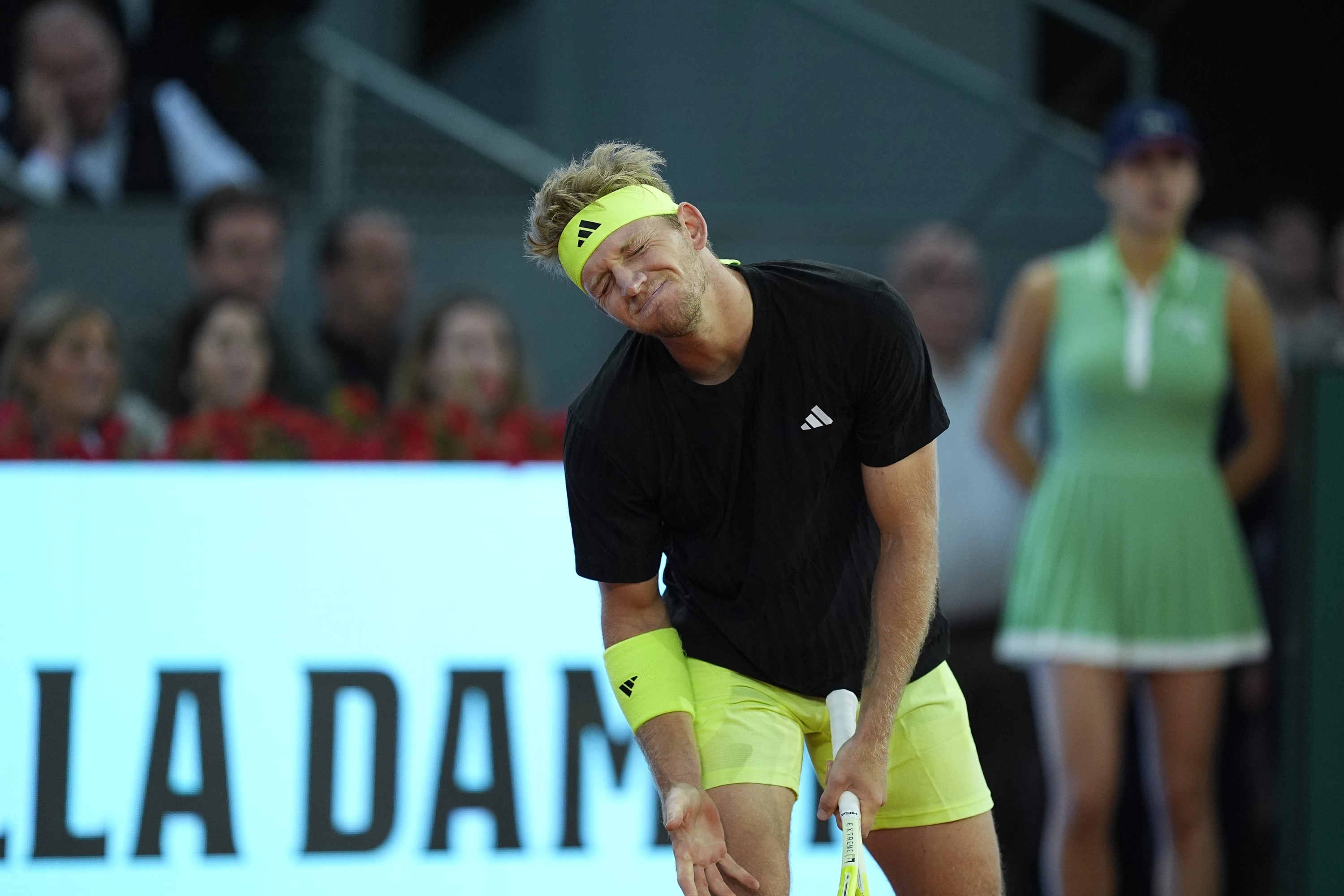 Alejandro Davidovich Fokina se lamenta durante su partido ante Zverev en el Masters de Madrid.